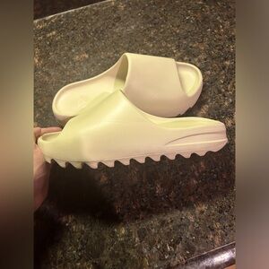 Yeezy Slides Bone